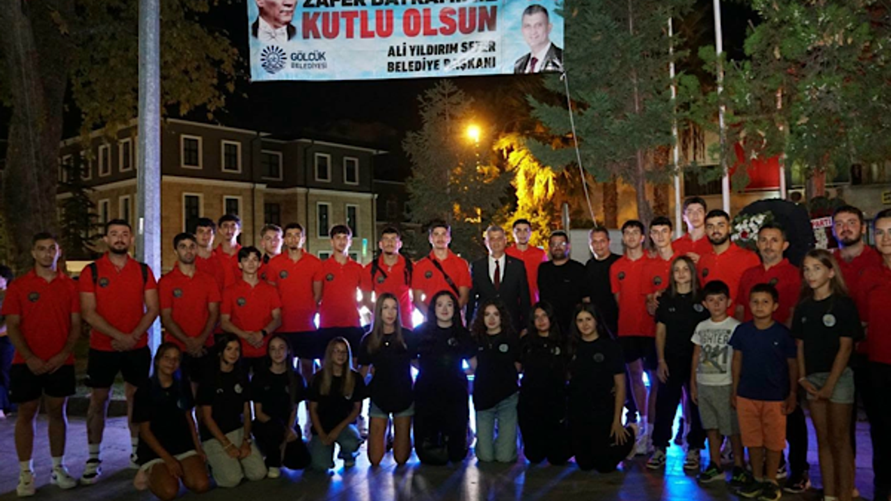 Gölcük’te 30 Ağustos Zafer Bayramı tören ve fener alayıyla kutlandı